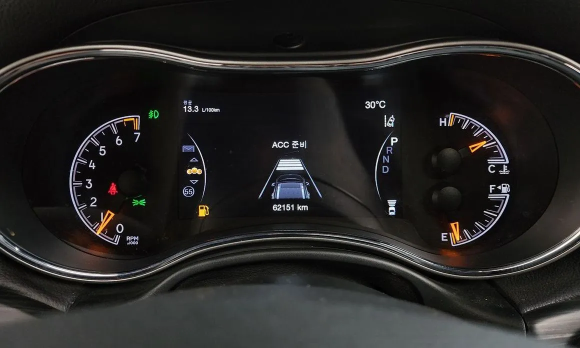 Jeep Cherokee — фото 7