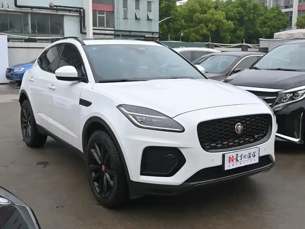 Jaguar E-PACE — фото 7