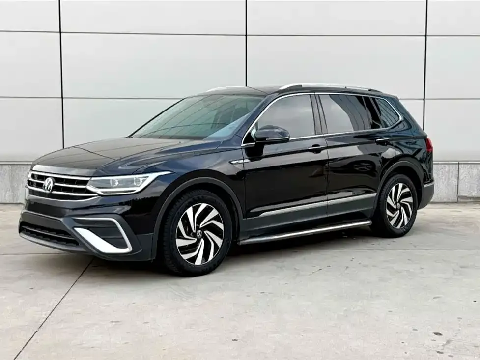 Volkswagen Tiguan L — фото 1