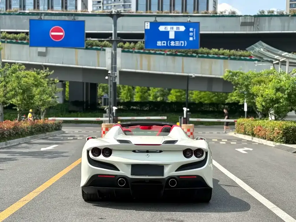 Ferrari F8 — фото 6