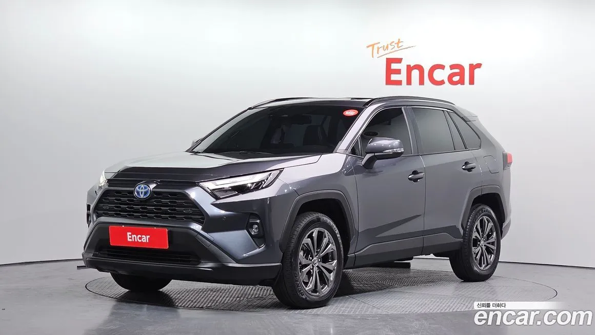 Toyota RAV4 — фото 1
