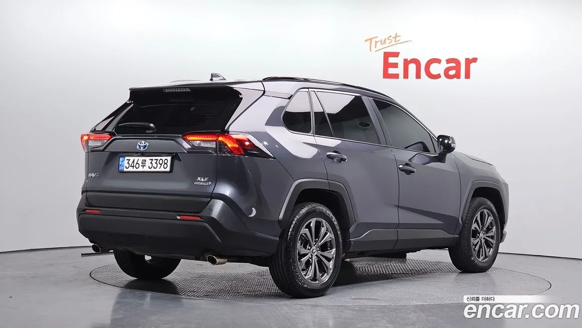 Toyota RAV4 — фото 8