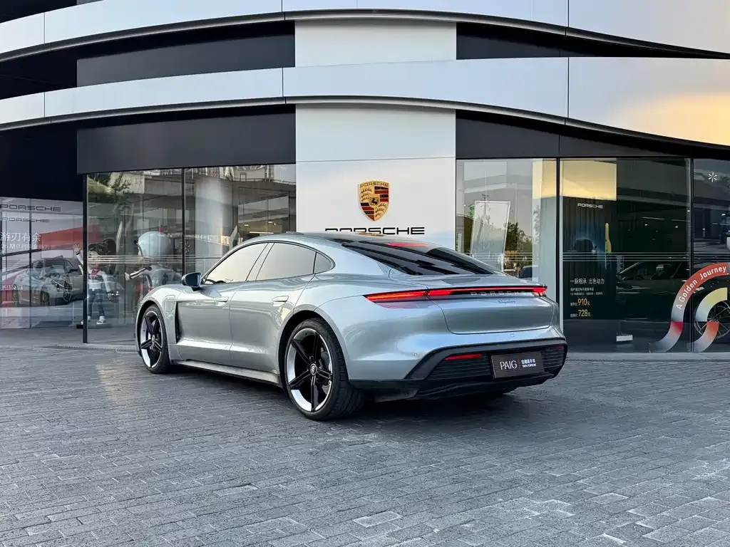 Porsche Taycan — фото 10