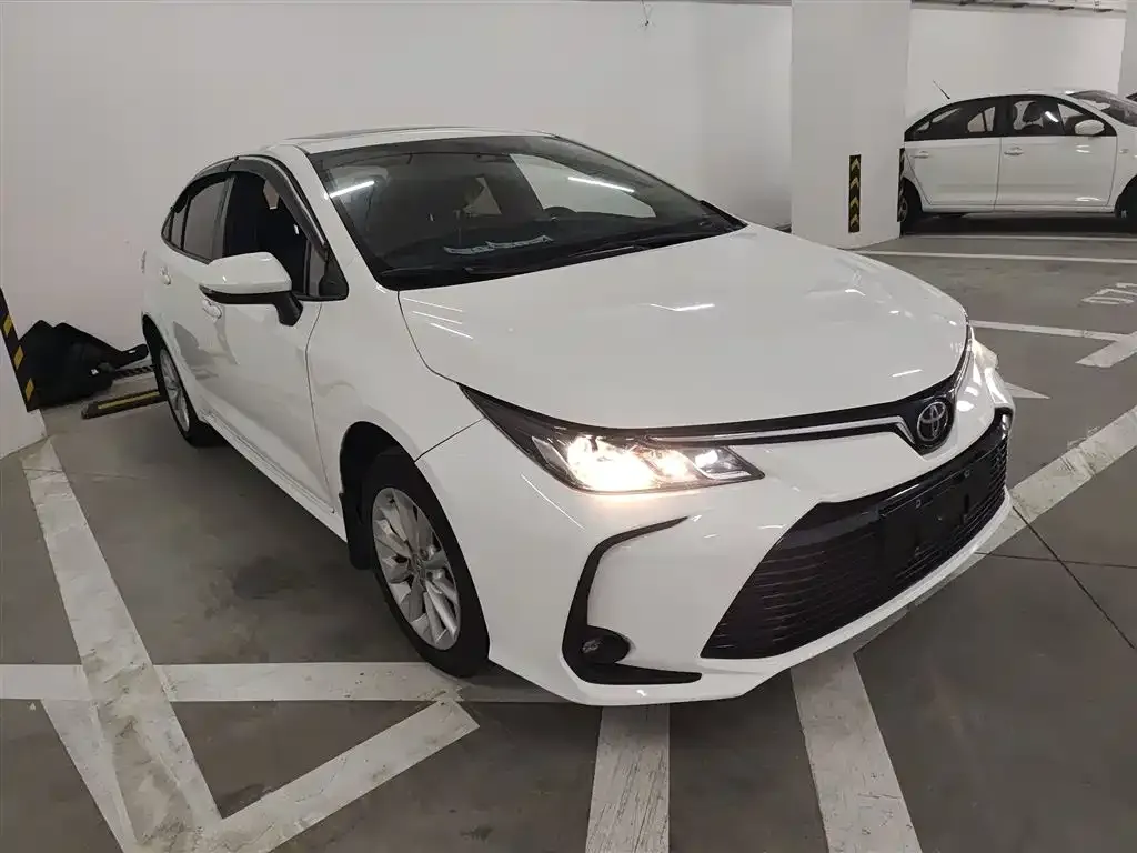 Toyota Corolla — фото 10