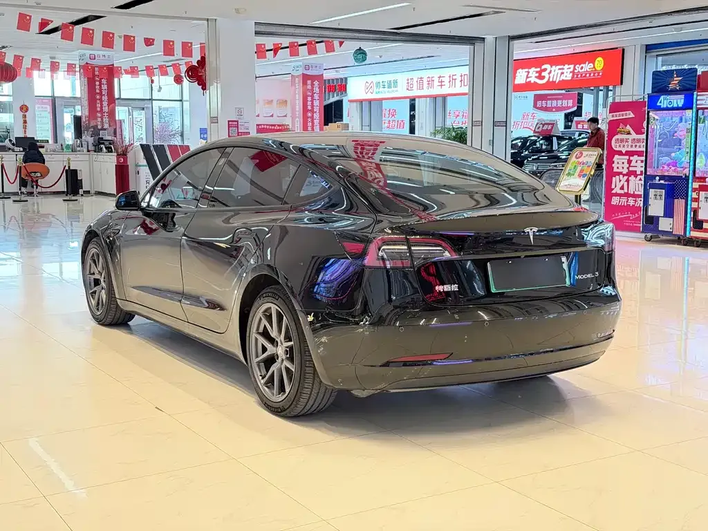 Tesla Model 3 — фото 6