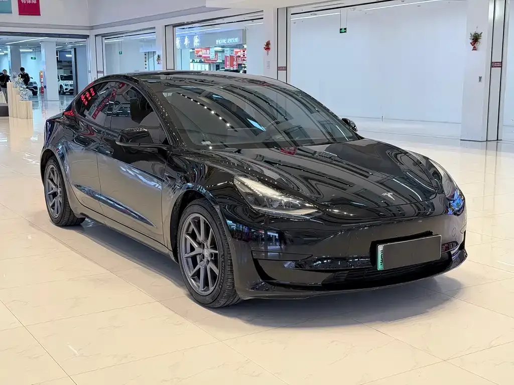 Tesla Model 3 — фото 10