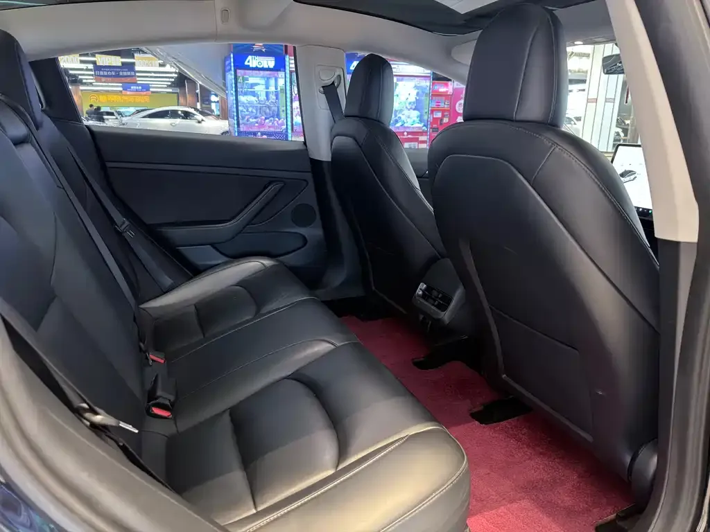 Tesla Model 3 — фото 2