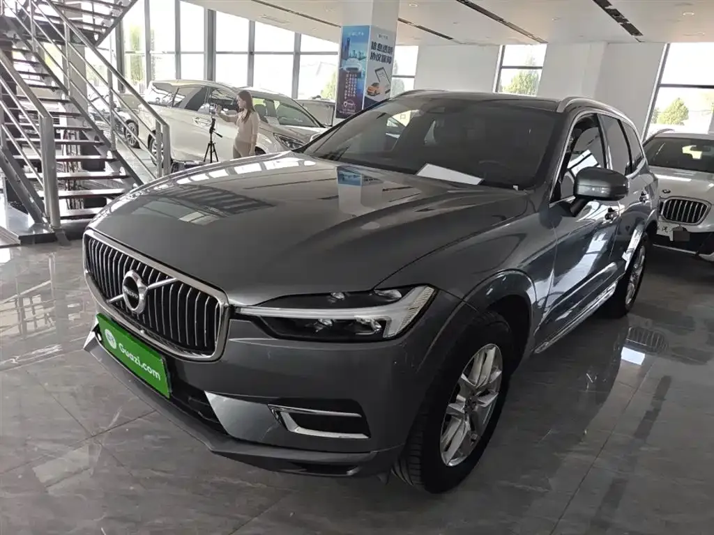 Volvo XC60 — фото 8