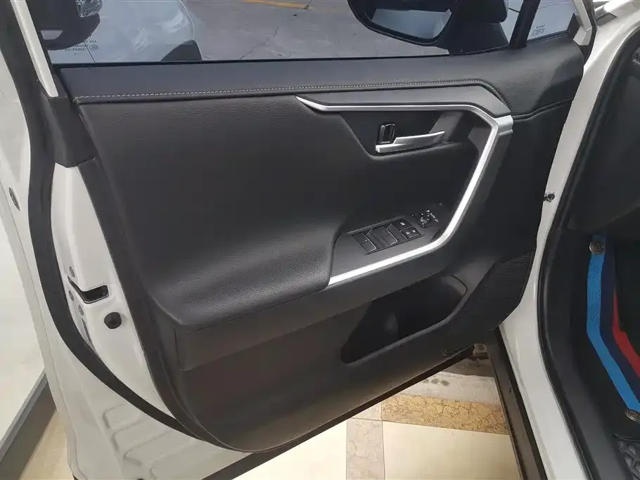 Toyota Wildlander — фото 10