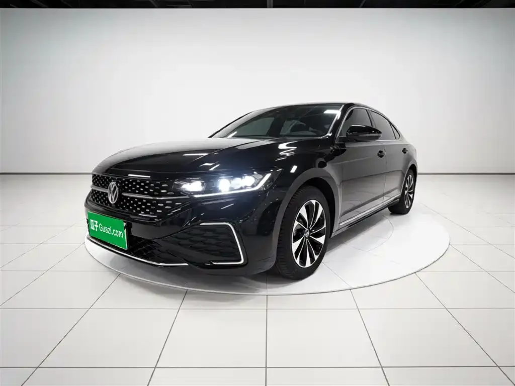 Volkswagen Passat — фото 1