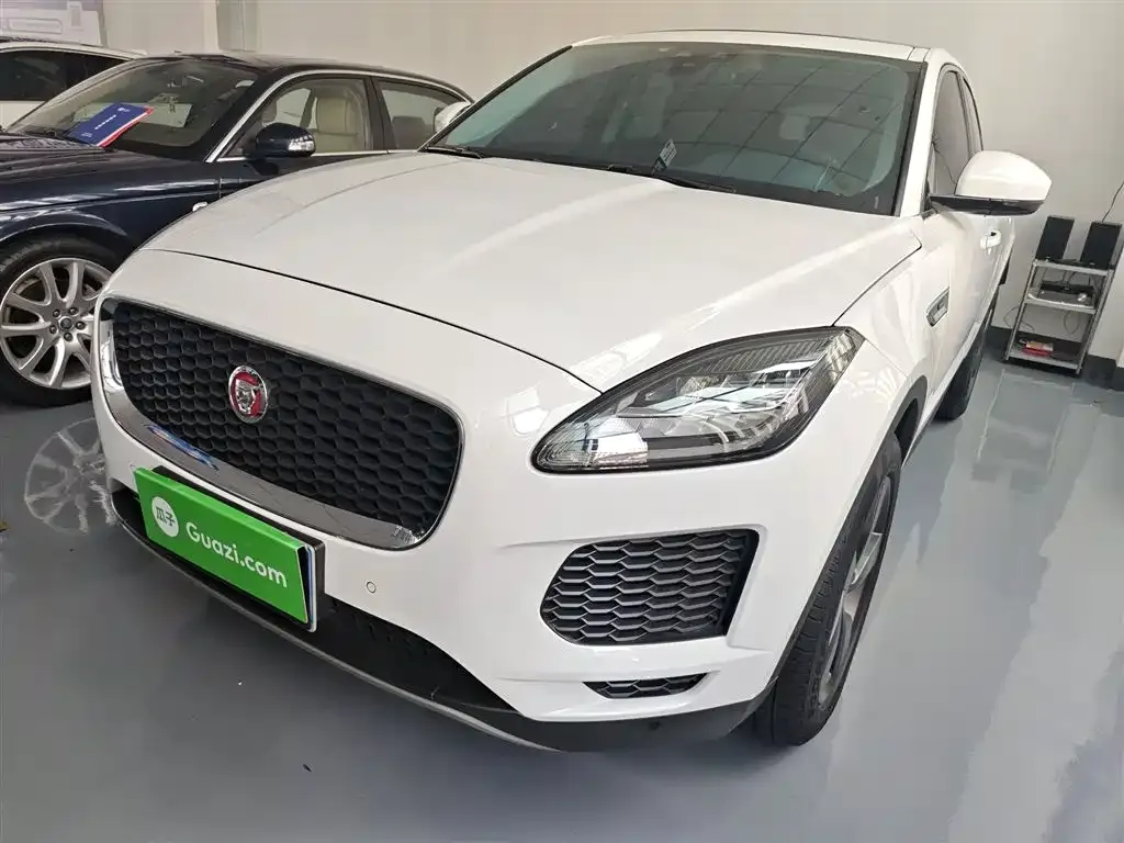 Jaguar E-PACE — фото 1