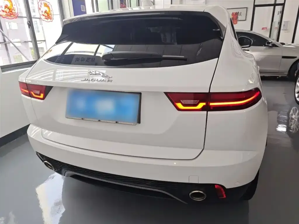 Jaguar E-PACE — фото 3