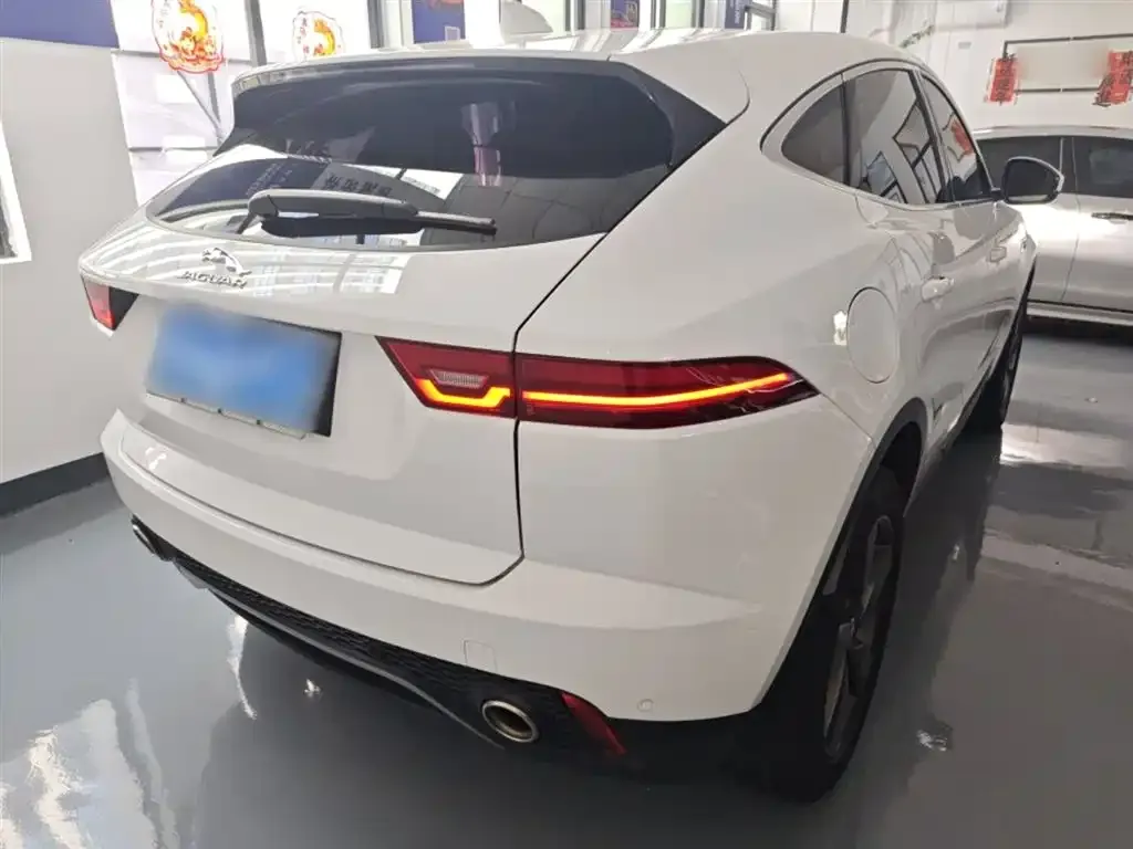 Jaguar E-PACE — фото 5