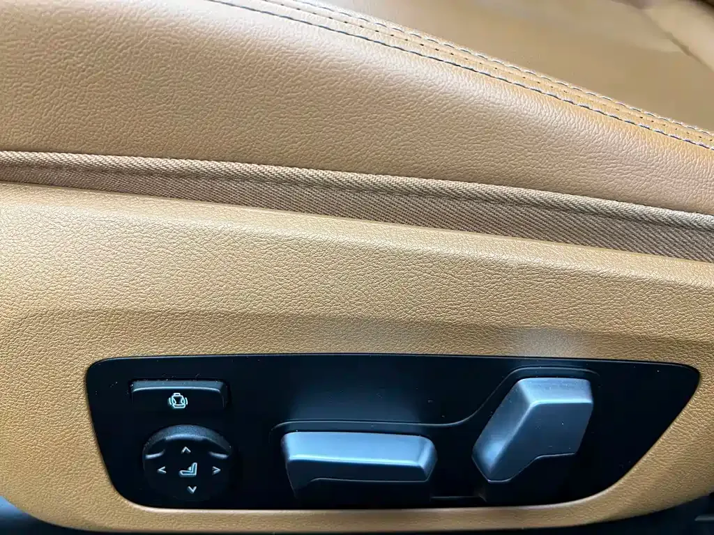 BMW 8 Series — фото 8