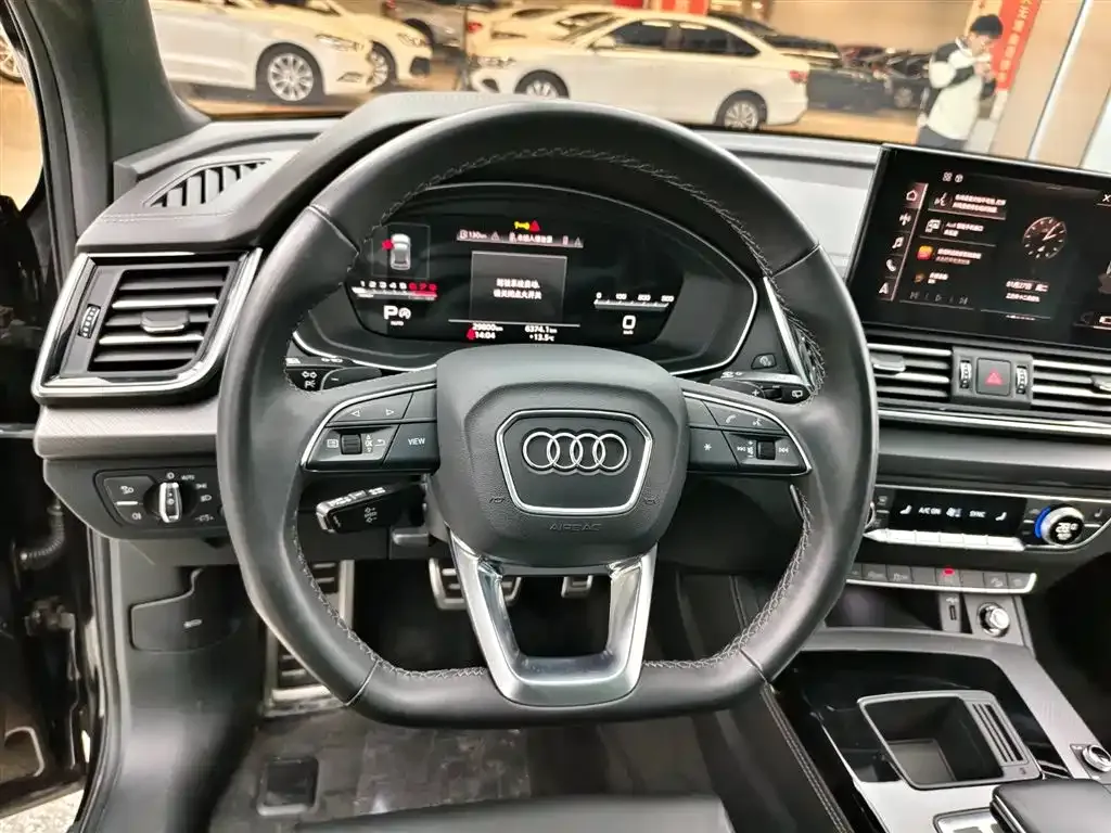 Audi Q5L — фото 6