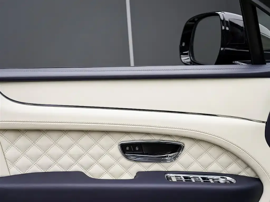 Bentley Bentayga — фото 2