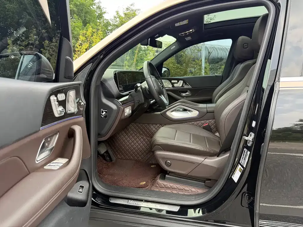 Mercedes-Benz GLS — фото 6