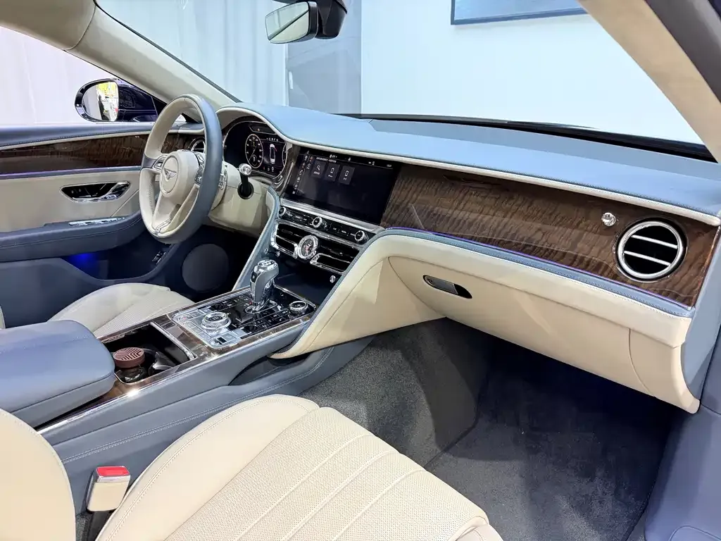 Bentley Flying Spur — фото 2