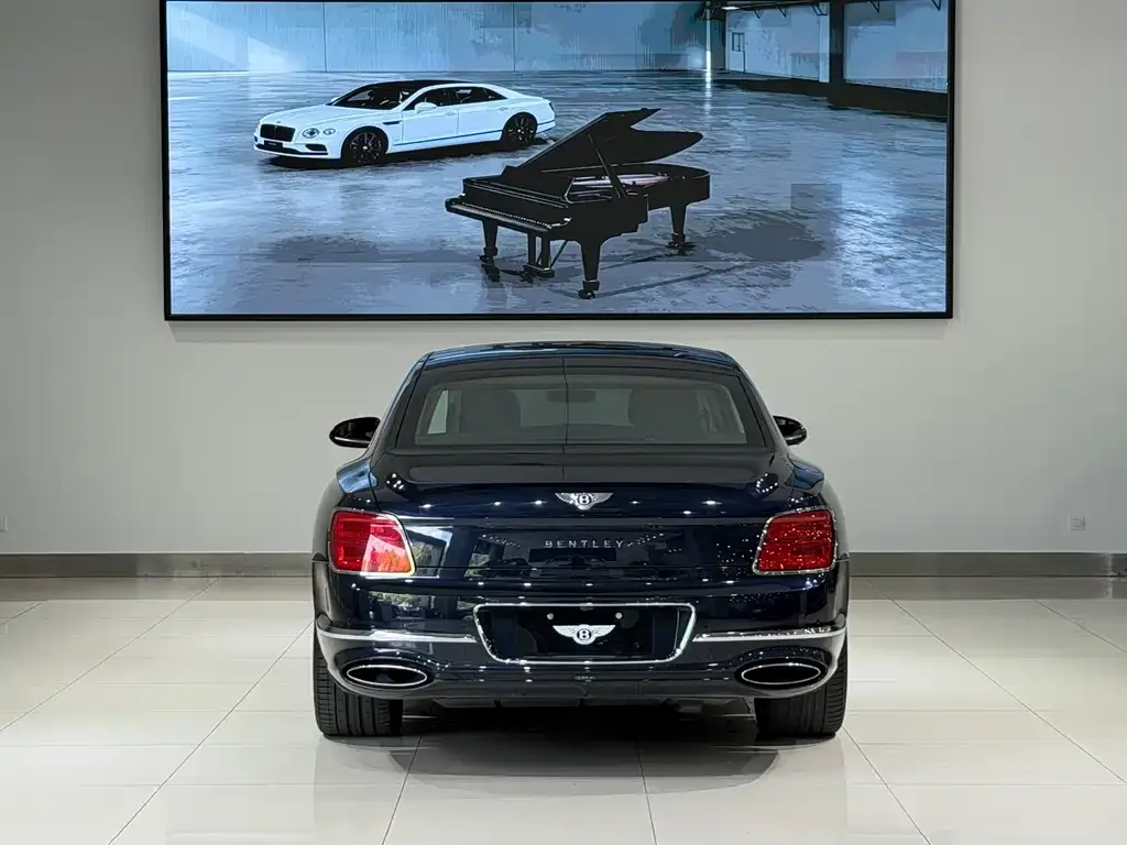 Bentley Flying Spur — фото 4