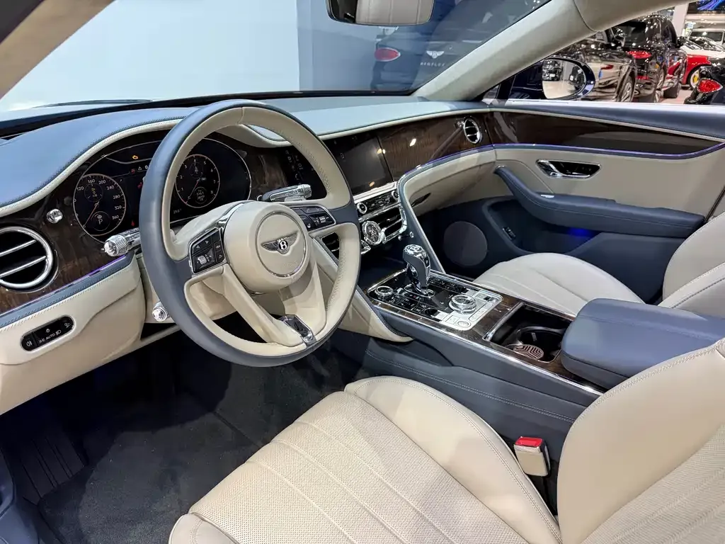 Bentley Flying Spur — фото 9