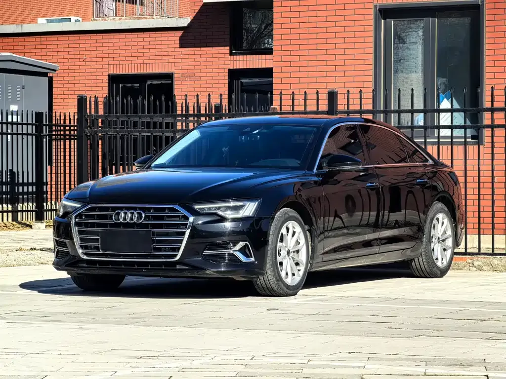 Audi A6L — фото 1