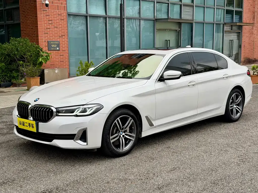 BMW 5 Series — фото 1