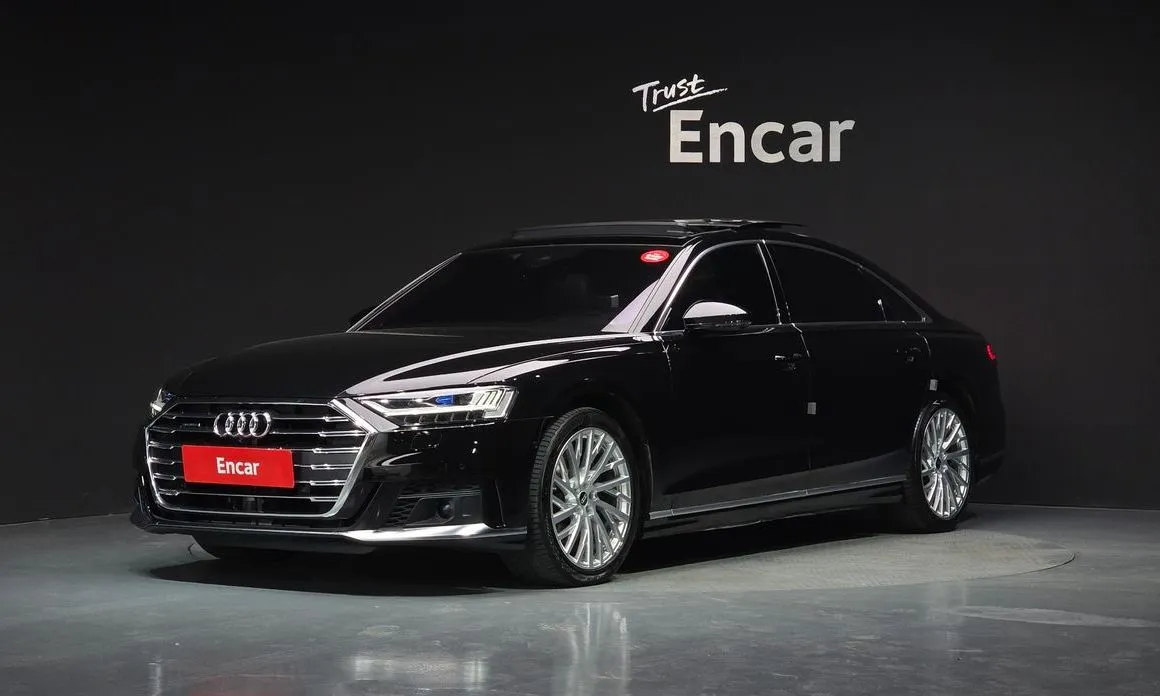 Audi A8 — фото 1