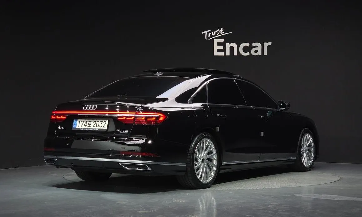 Audi A8 — фото 7