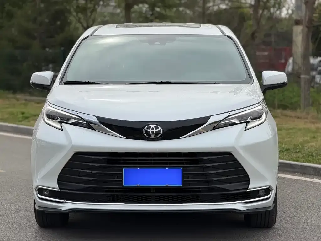 Toyota Sienna — фото 9