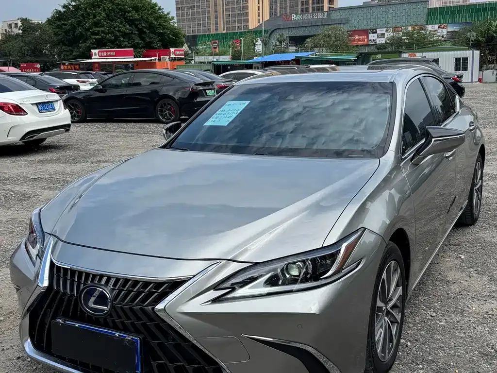 Lexus ES — фото 1