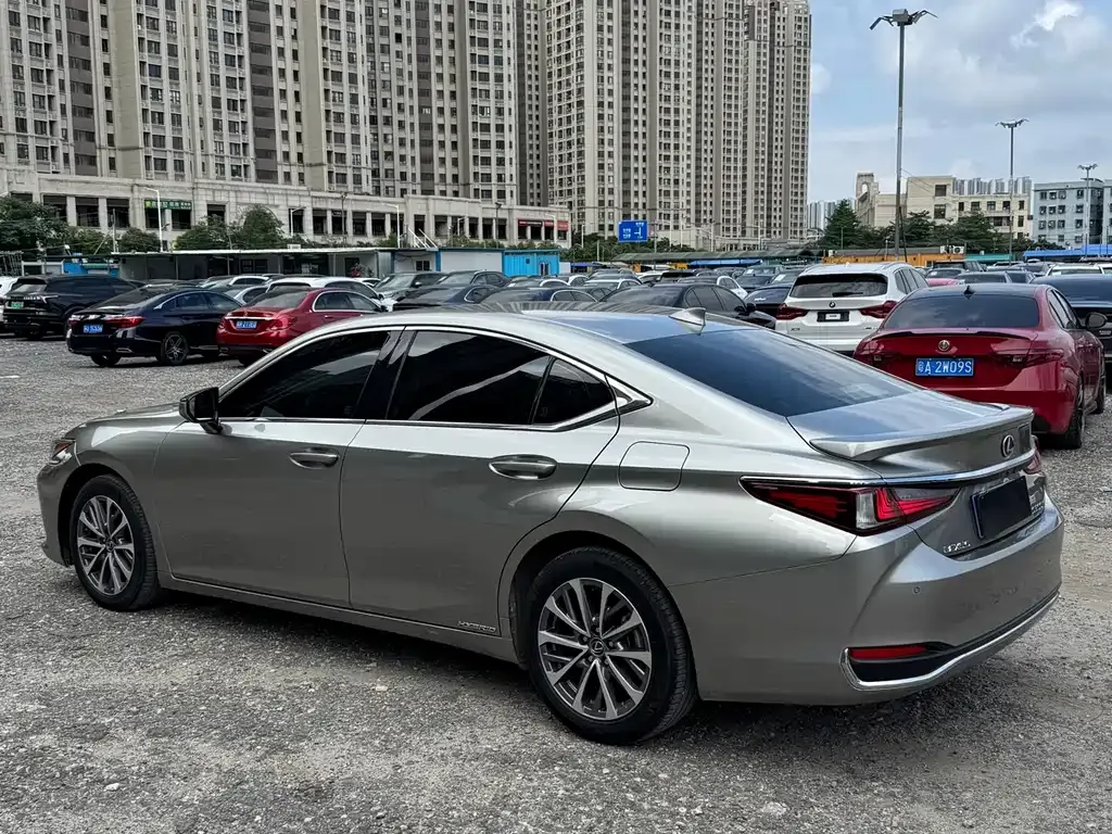 Lexus ES — фото 10