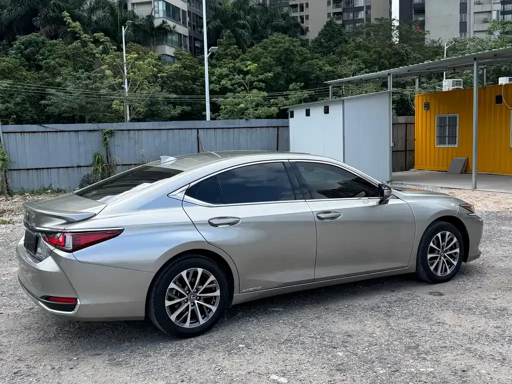 Lexus ES — фото 9