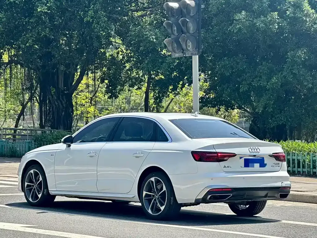 Audi A4L — фото 8