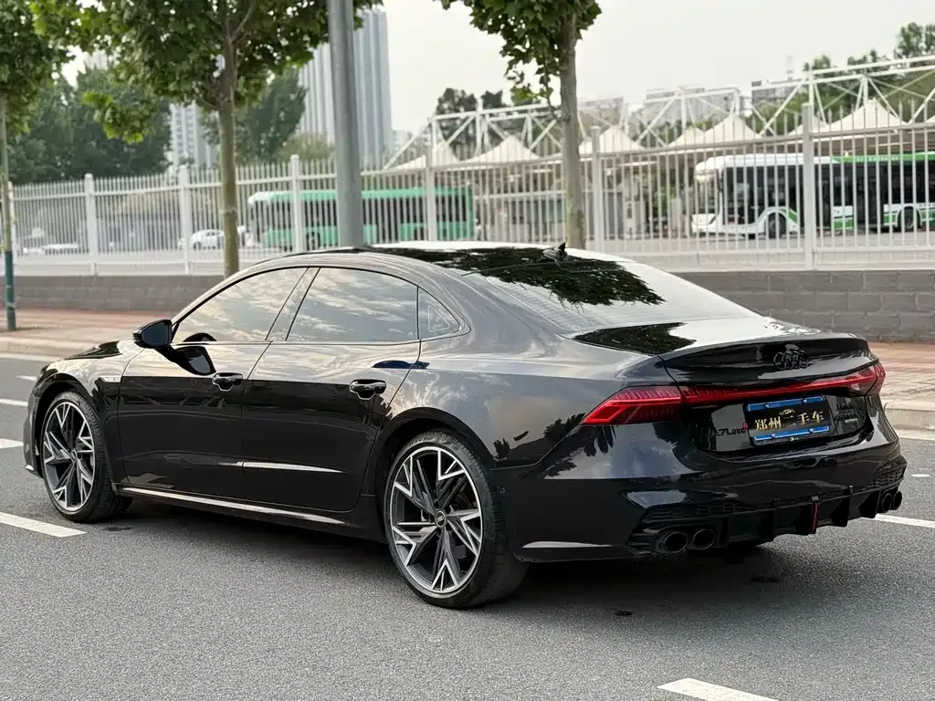 Audi A7L — фото 7