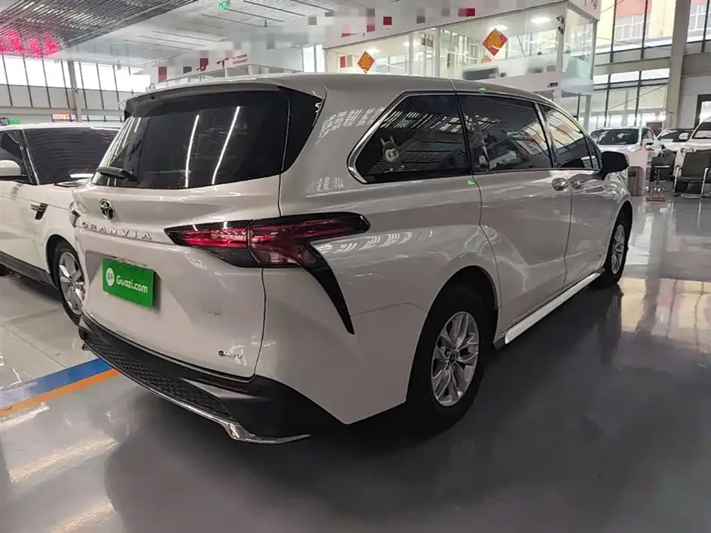 Toyota Granvia — фото 3