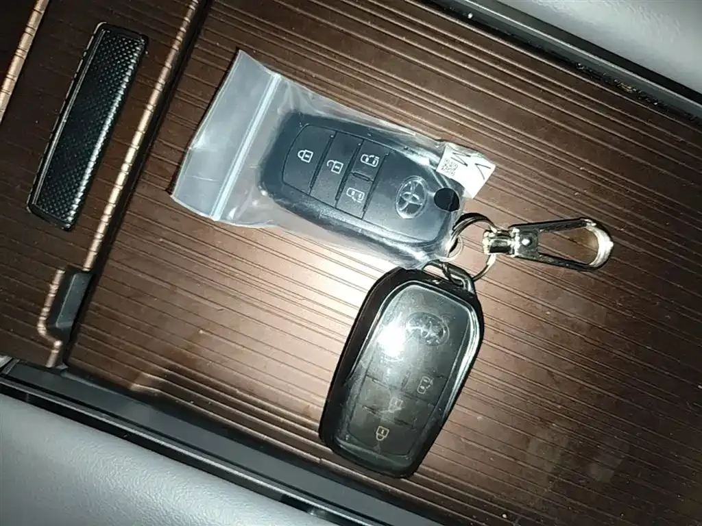Toyota Granvia — фото 7