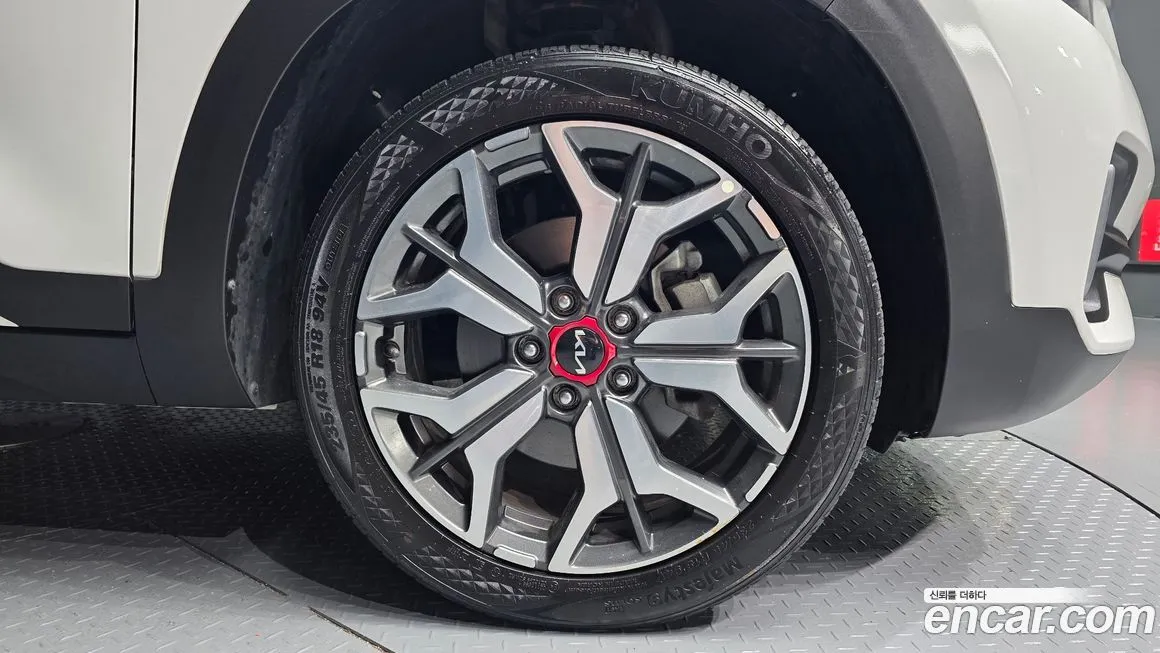Kia Seltos — фото 10