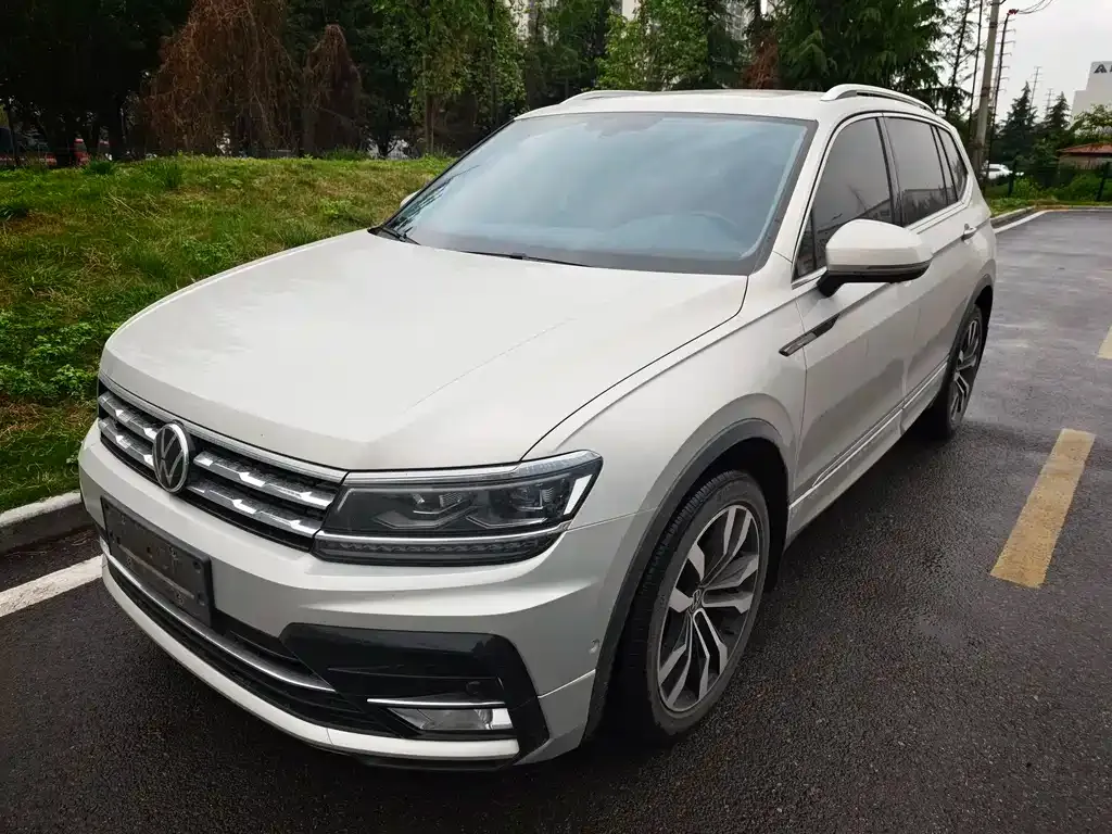 Volkswagen Tiguan L — фото 1