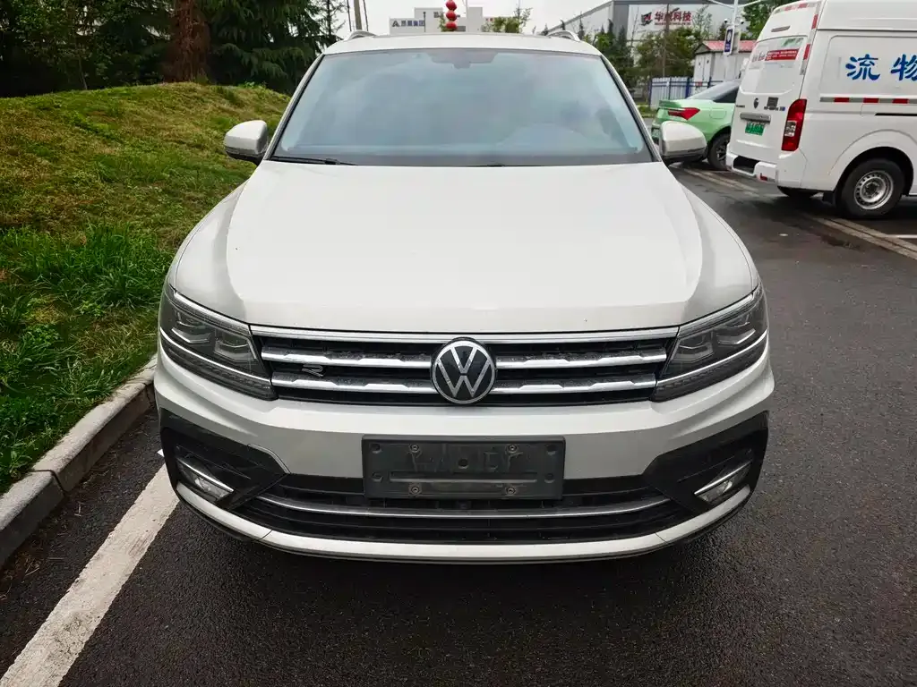 Volkswagen Tiguan L — фото 5