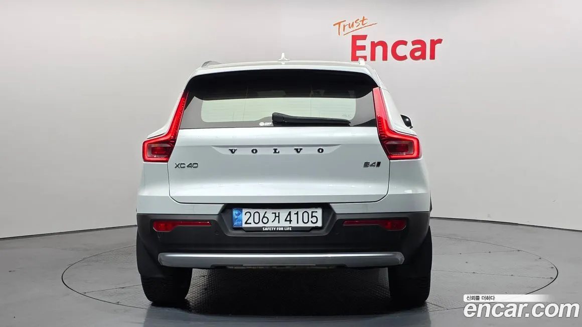 Volvo XC40 — фото 3