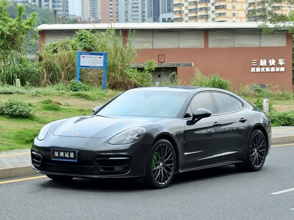 Porsche Panamera — фото 1