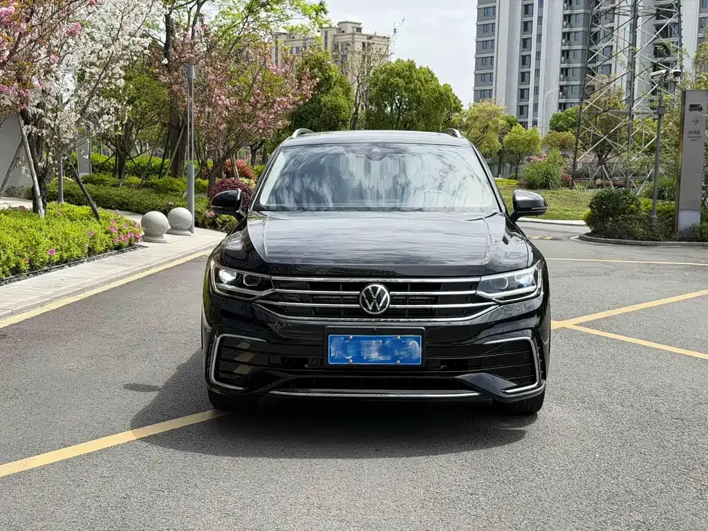Volkswagen Tiguan L — фото 7