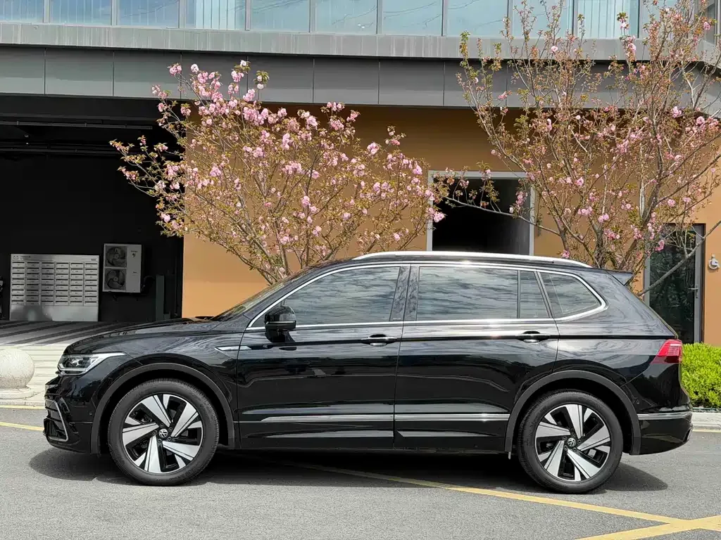 Volkswagen Tiguan L — фото 6