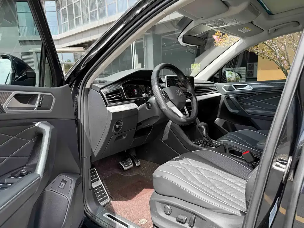 Volkswagen Tiguan L — фото 4