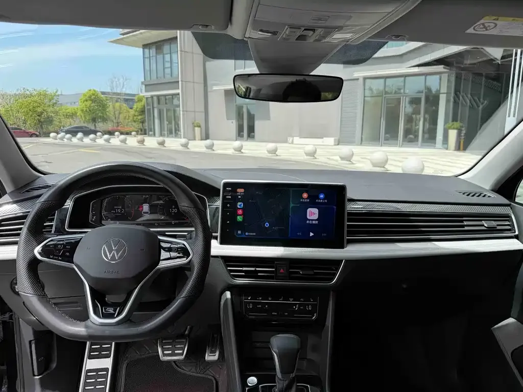 Volkswagen Tiguan L — фото 2