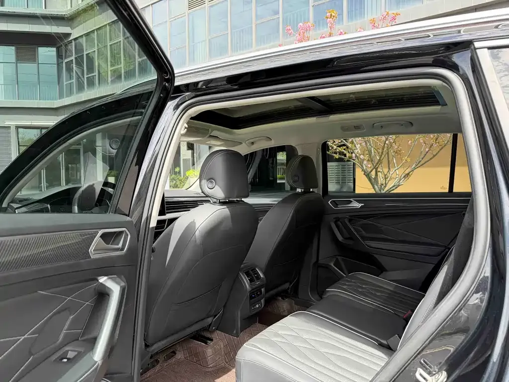 Volkswagen Tiguan L — фото 3