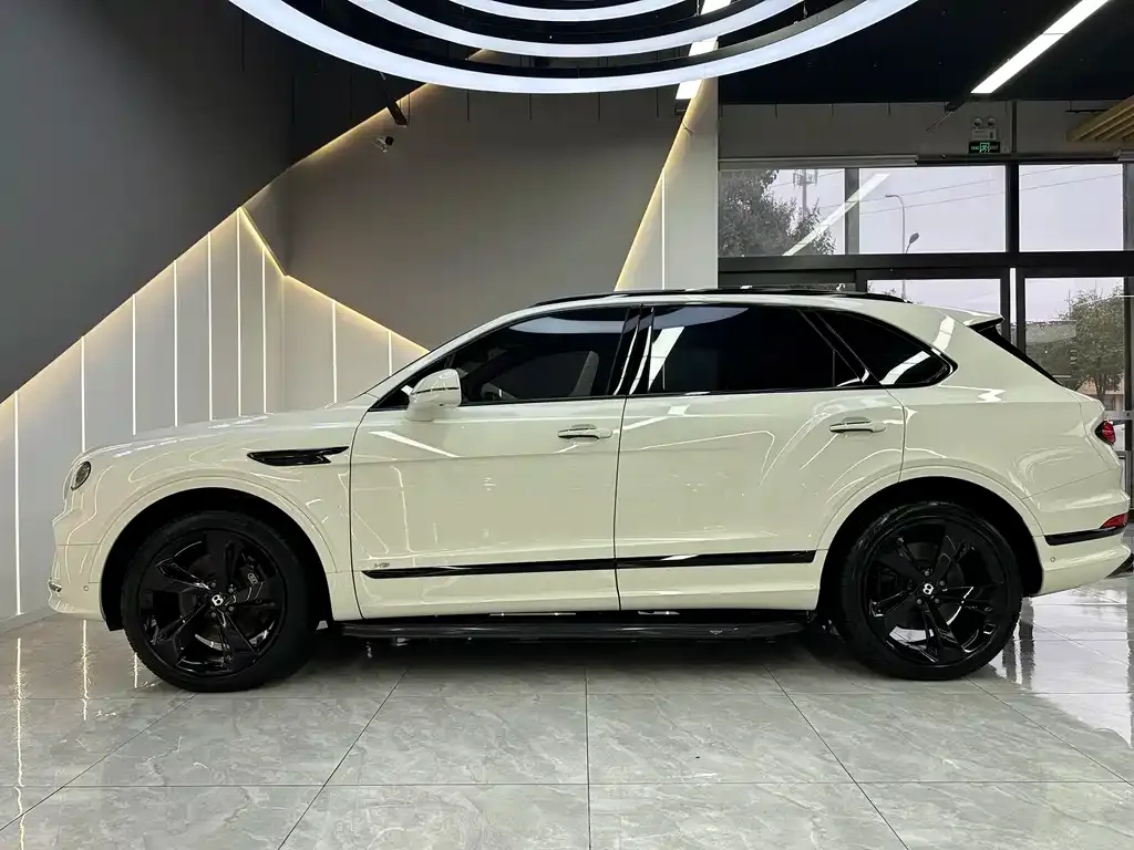 Bentley Bentayga — фото 2
