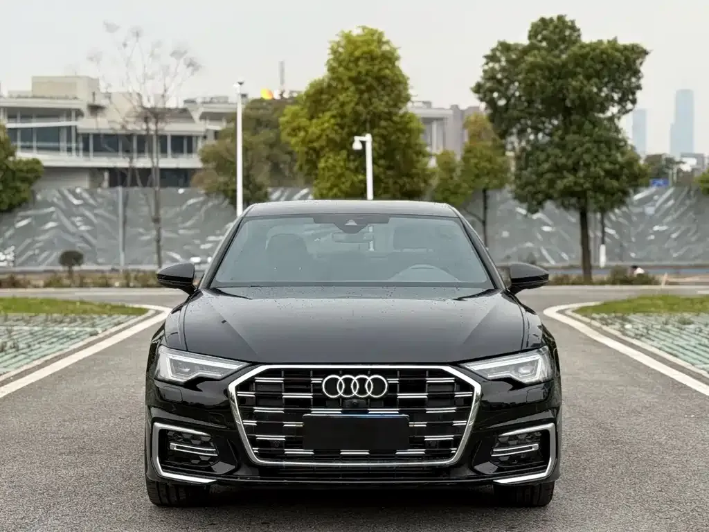 Audi A6L — фото 1
