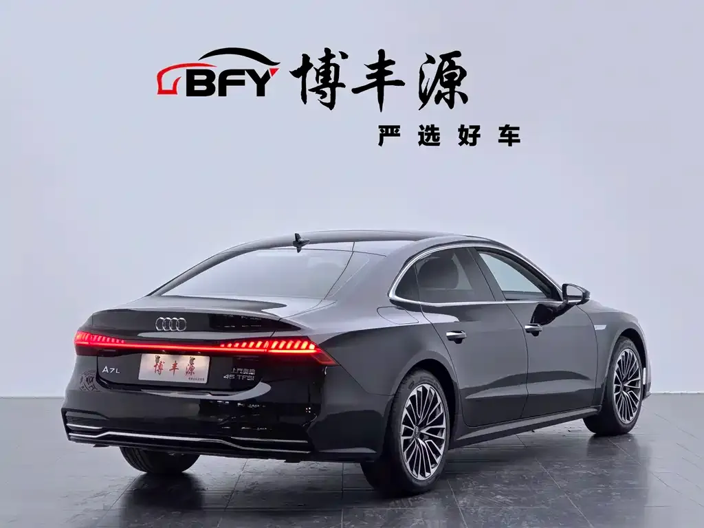 Audi A7L — фото 5