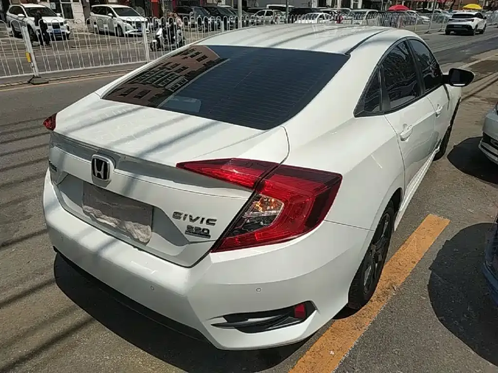 Honda Civic — фото 10